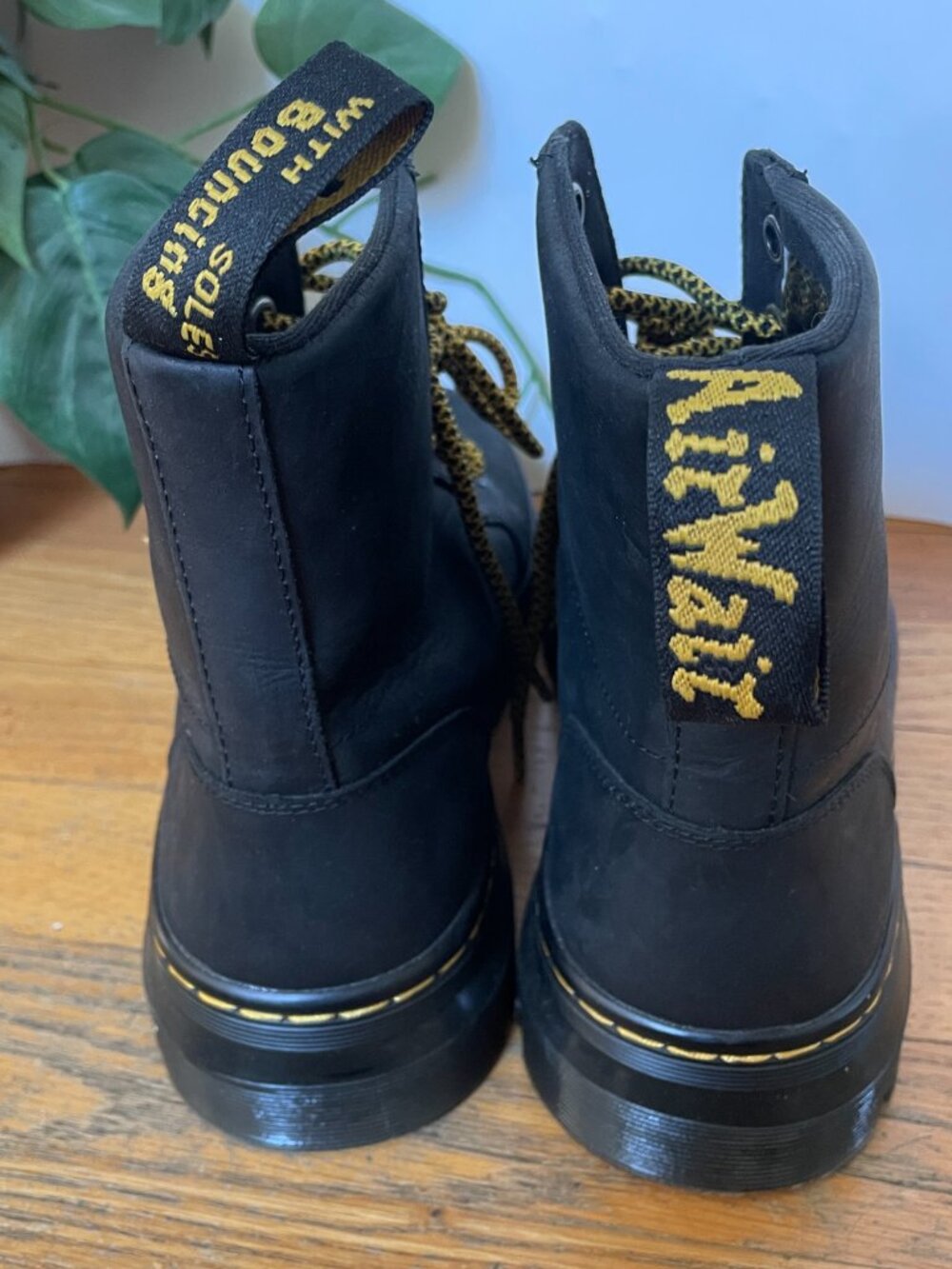 Dr. Martens Combs Leather Casual Boots Size Women's 9 Men's 8 - Picture 3 of 9